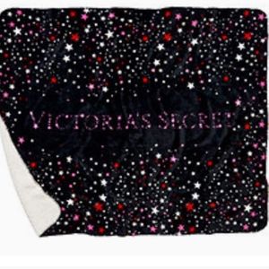 LIMITED VICTORIA'S SECRET 50" X 60" stars plush bl